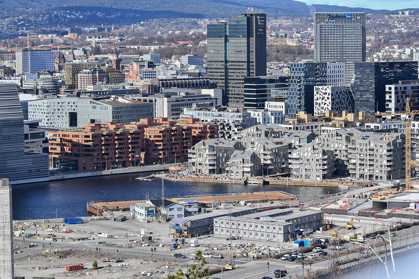 Bjørvika waterfront with Bispevika, Sørenga, Munchs brygge and Vannkunsten in Oslo