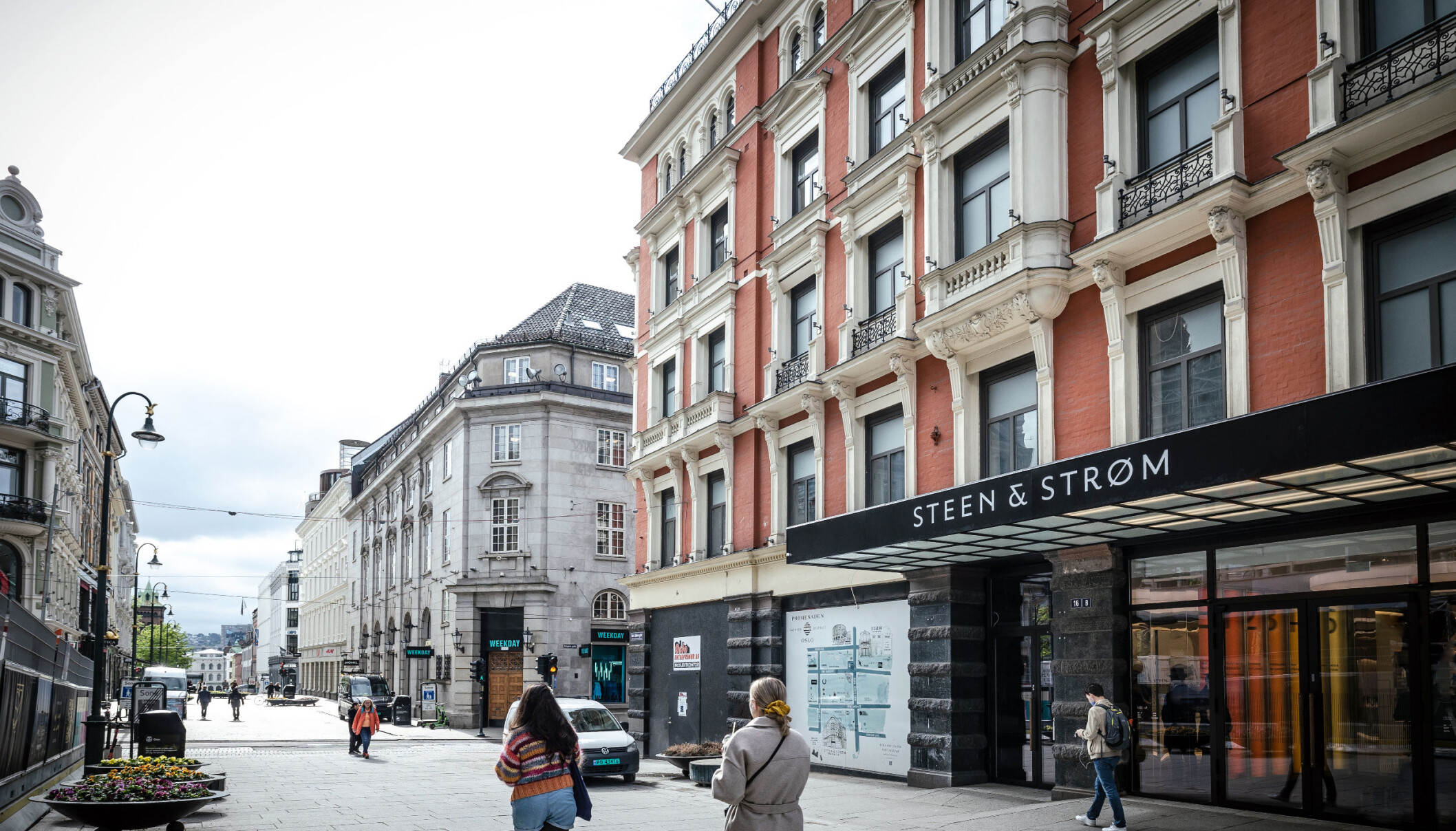 Steen & Strøm department store, Oslo, with its new principal entrance from Karl Johansgate